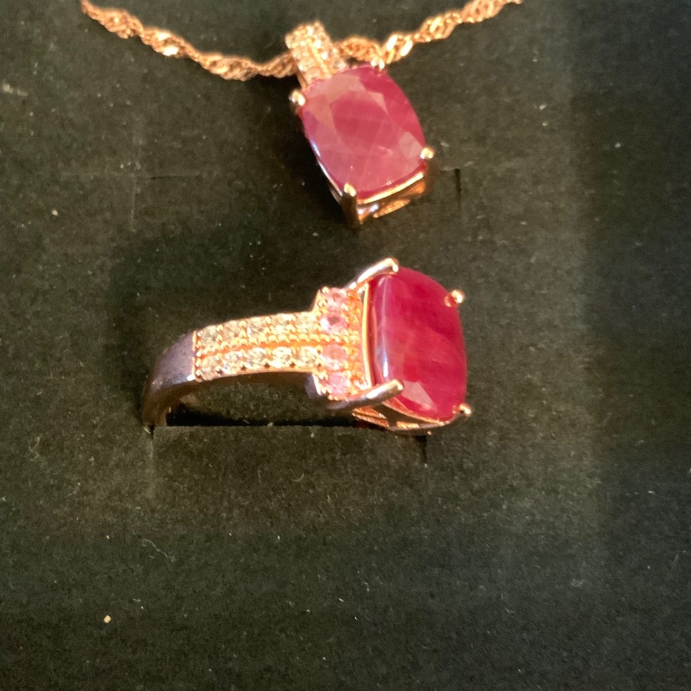 Elegant Pink Stone Jewelry Set - Picture 3 of 8